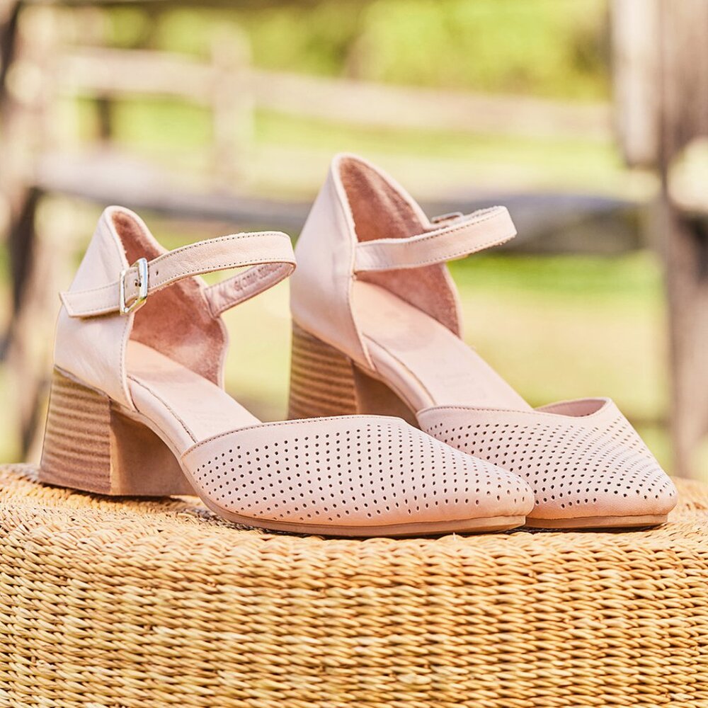 NWT Spring Step 'Gloria' Heels in Blush Pink